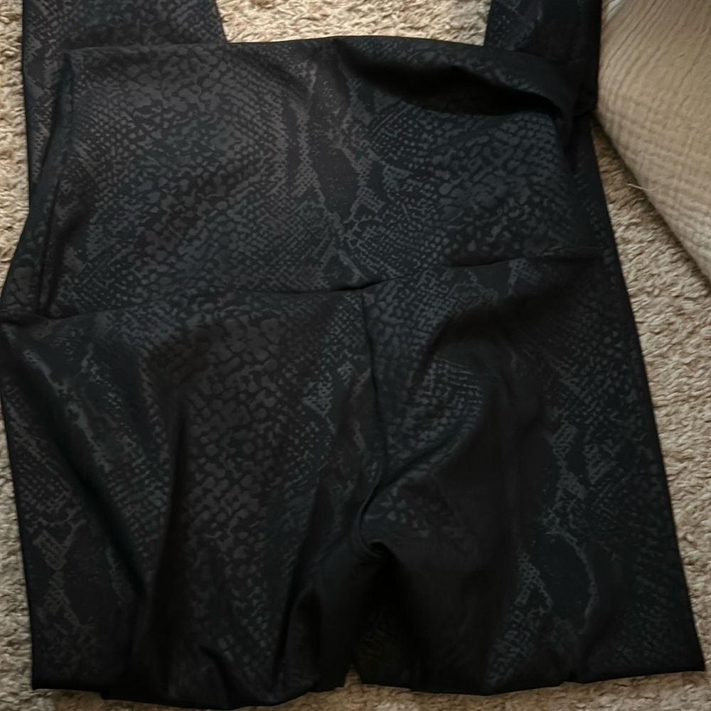 Emily Hsu Designs - Black Embossed Snake Legging - EUC - Size Small